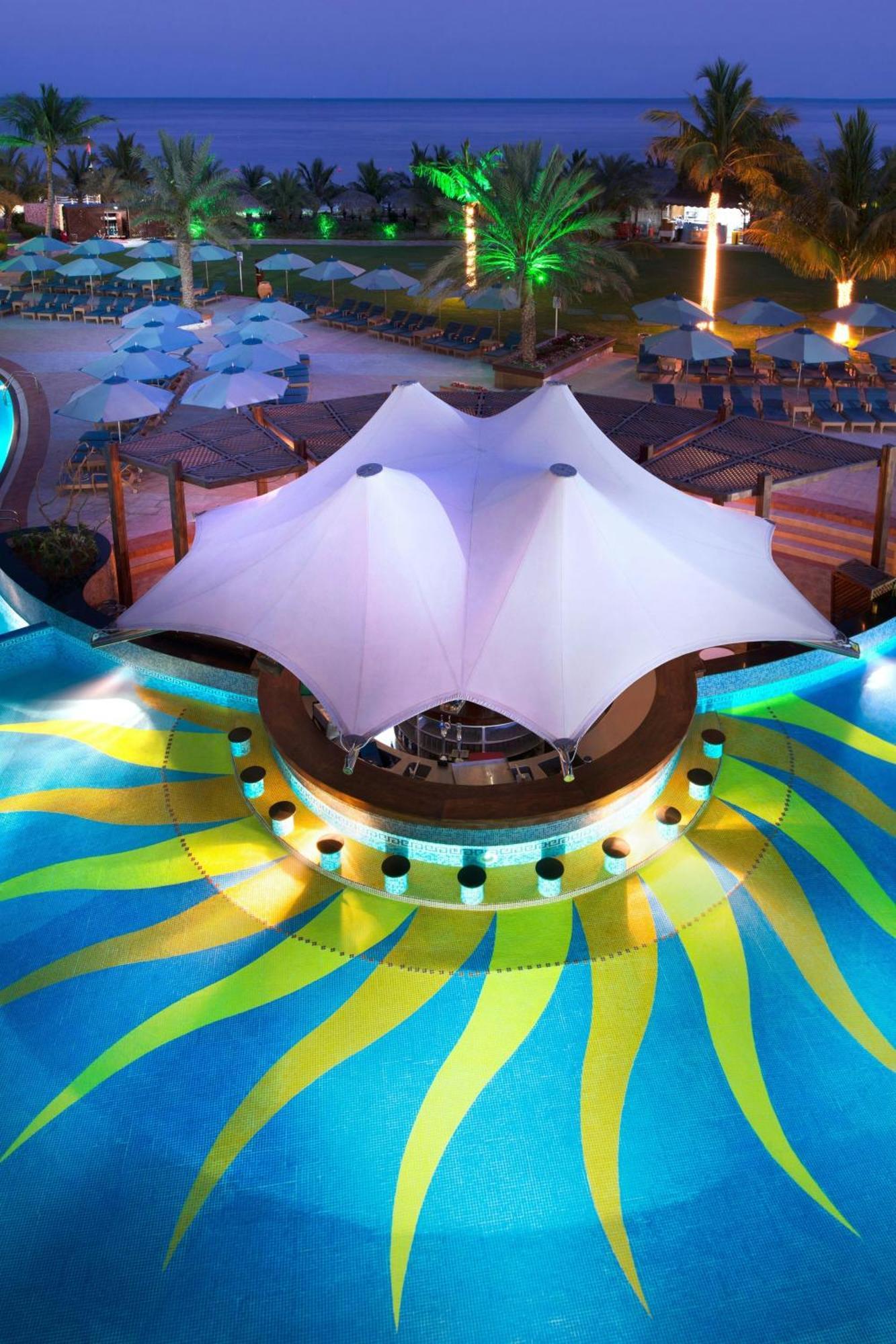 Le Meridien Al Aqah Beach Resort Kültér fotó The "Star"